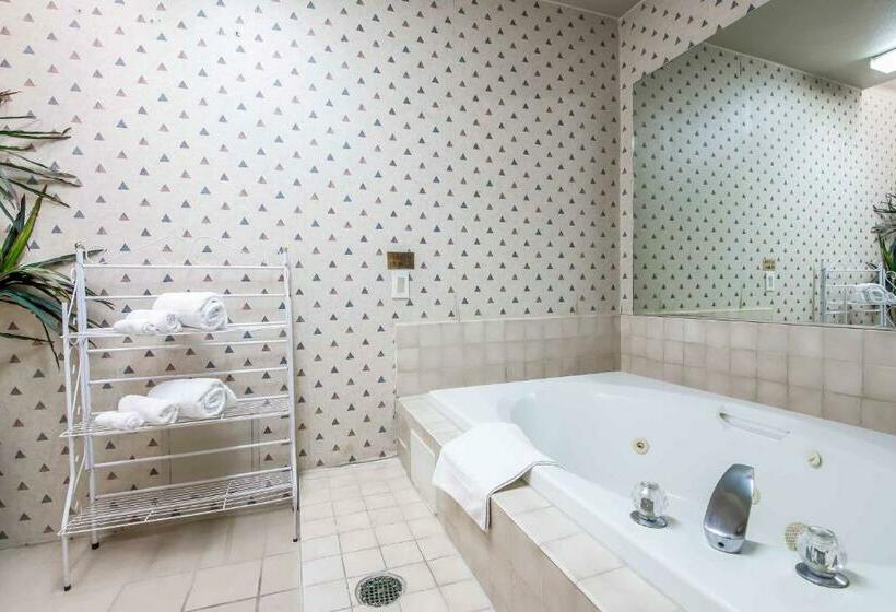 سوییت لوکس, Sunrise Inn