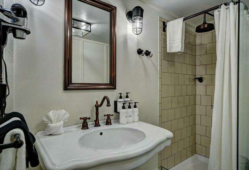 غرفة قياسية داخلية, The Montauk Beach House