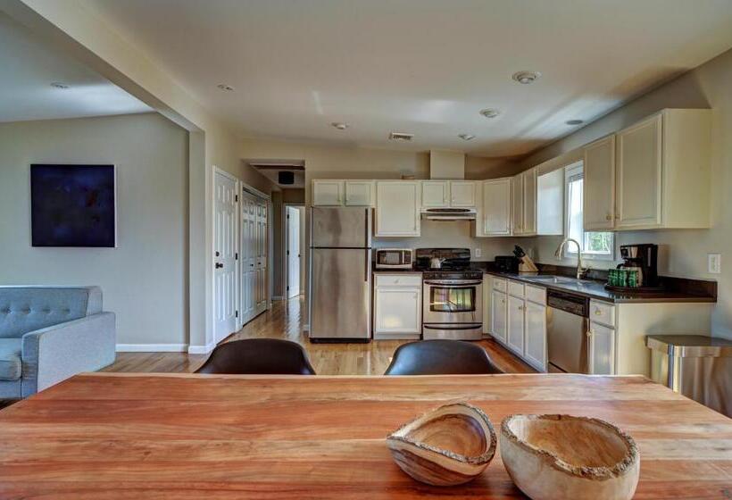 Семейное Бунгало, The Montauk Beach House