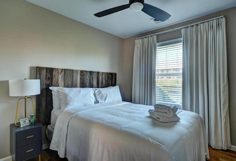 بنجلو عائلى, The Montauk Beach House