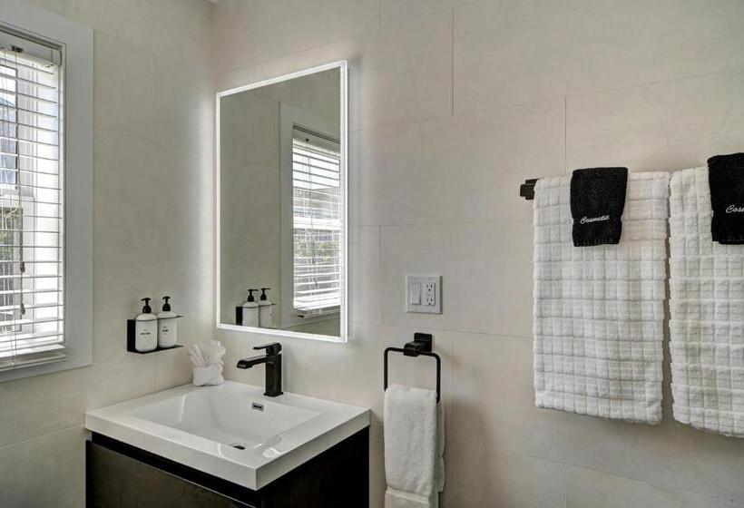 بنجلو عائلى, The Montauk Beach House