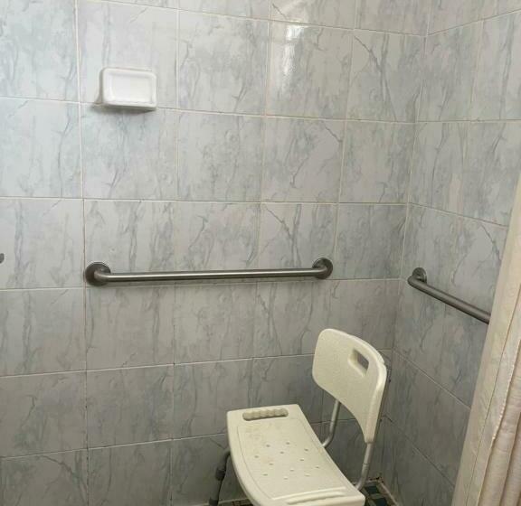 غرفة قياسية سرير كينج, American Motor Inn   Rock Island