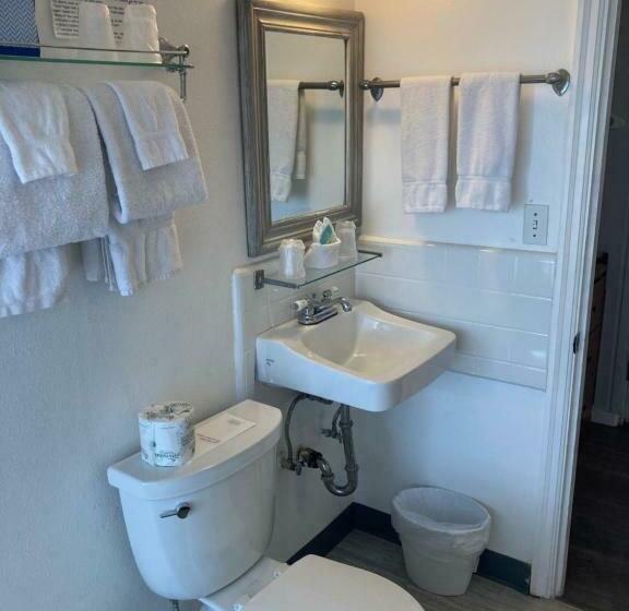 带大床的标准间, Tillicum Beach Motel   Formerly Deane S Oceanfront Lodge