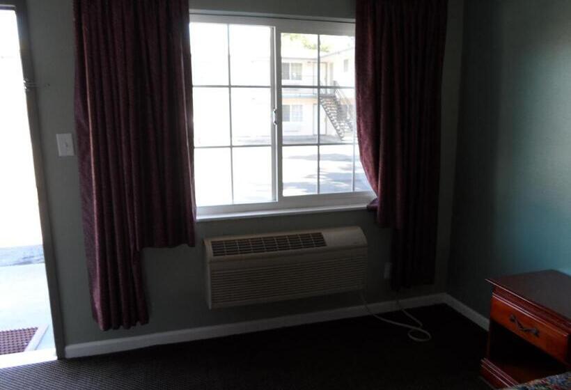 חדר סטנדרט עם מיטת קינג, Economy Inn