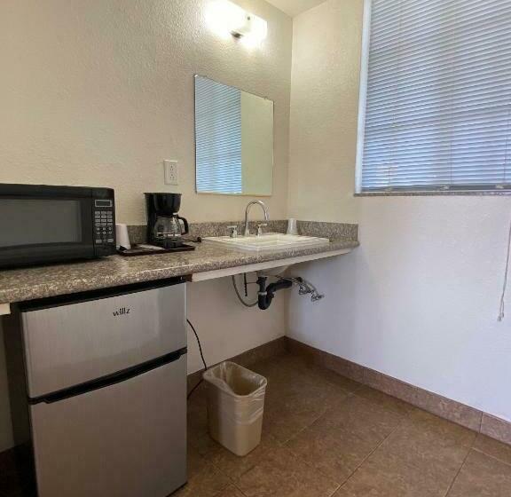 Номер Стандарт, Economy Inn Paso Robles
