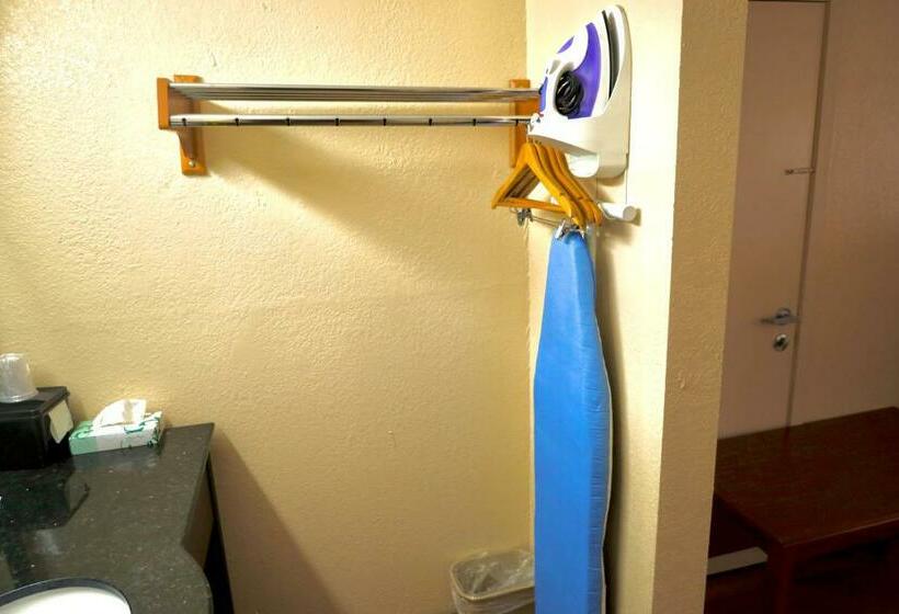 스탠다드 룸 킹사이즈 침대, Regency Inn & Suites