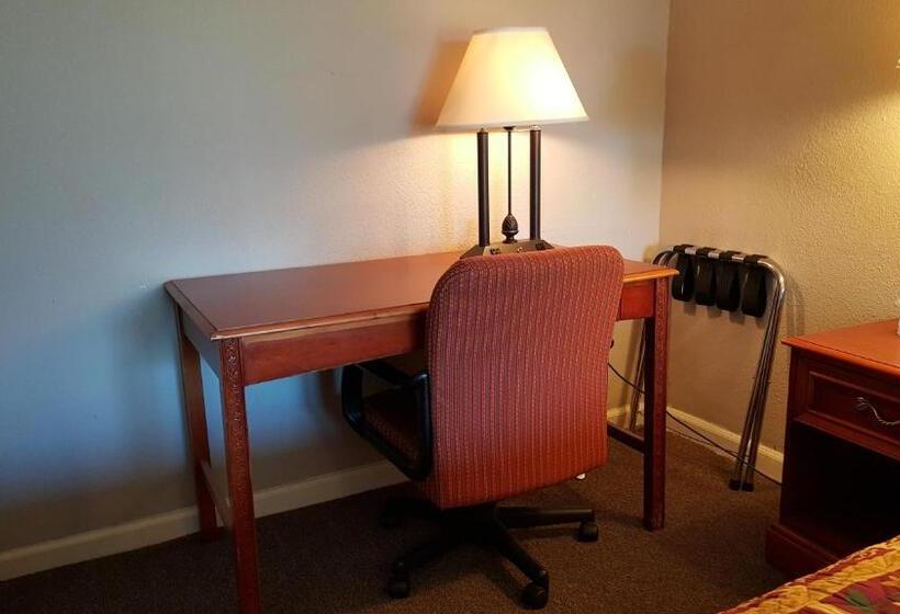 패밀리 룸, Pacific Motel