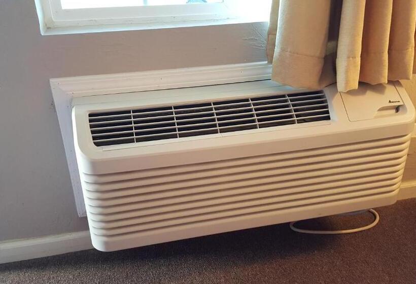 패밀리 룸, Pacific Motel