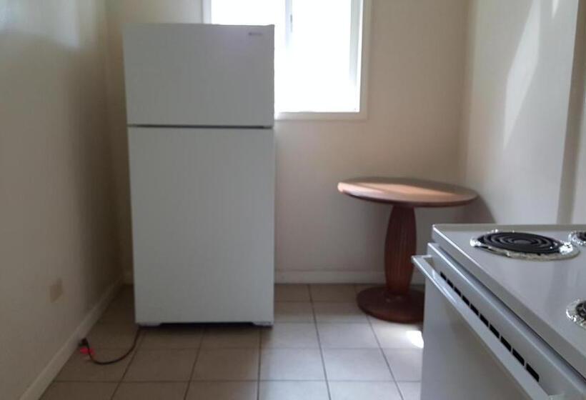 패밀리 스위트, Pacific Motel