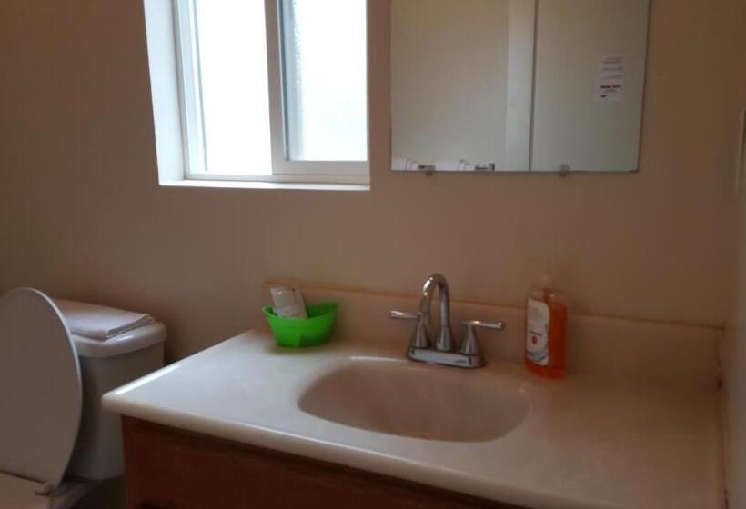 패밀리 스위트, Pacific Motel