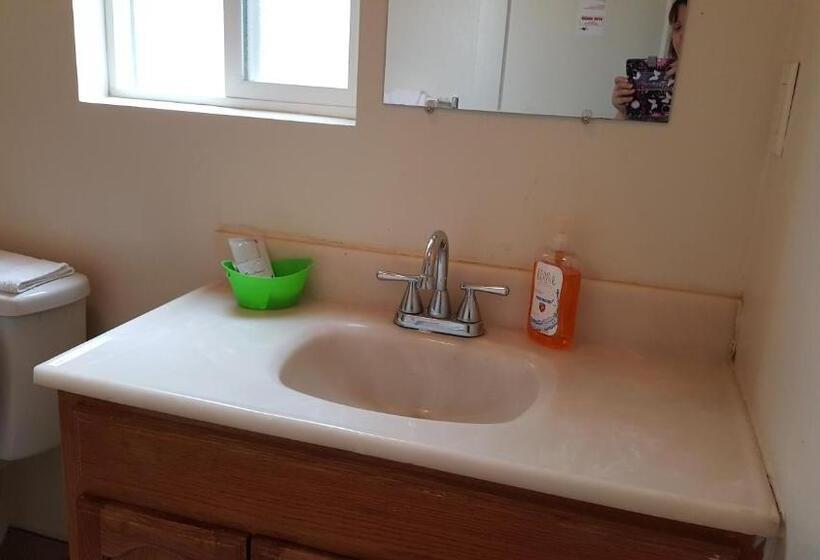 패밀리 스위트, Pacific Motel