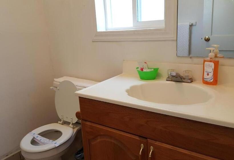 디럭스 룸, Pacific Motel