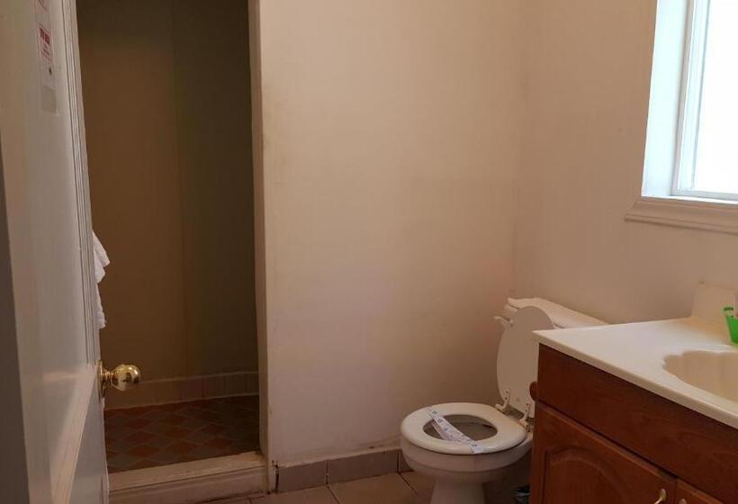 디럭스 룸, Pacific Motel