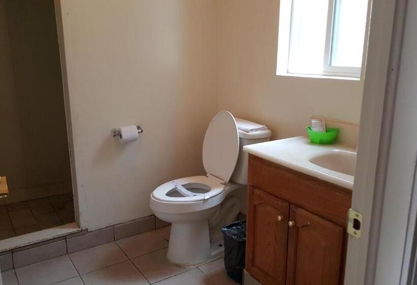 패밀리 스위트, Pacific Motel