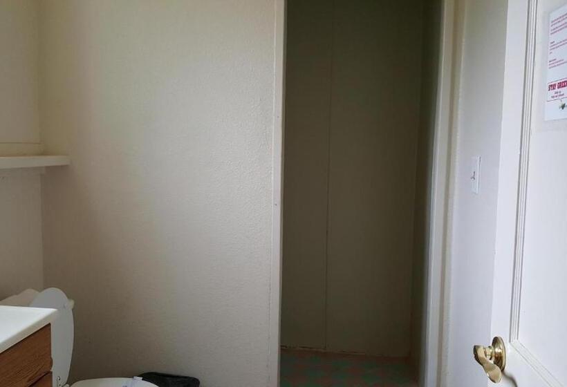 패밀리 스위트, Pacific Motel