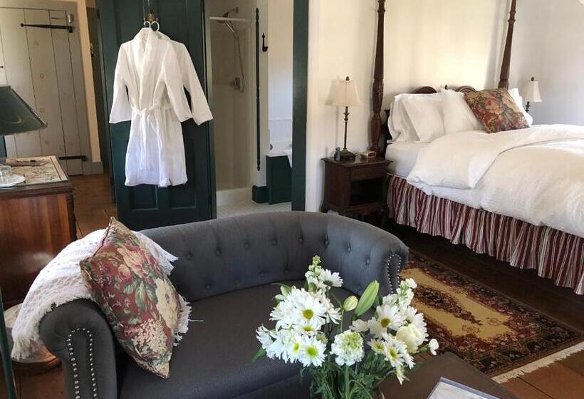 غرفة ديلوكس مزودة بشرفة, Riverwind Inn Bed And Breakfast