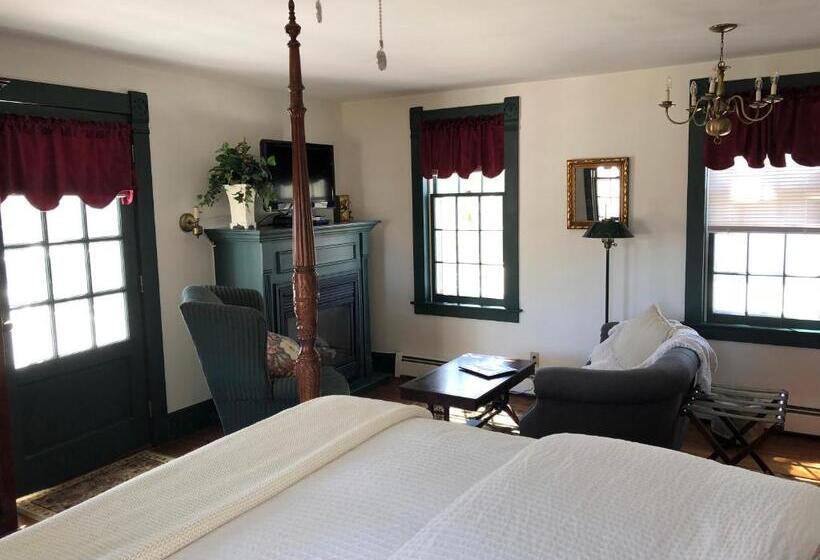 غرفة ديلوكس مزودة بشرفة, Riverwind Inn Bed And Breakfast