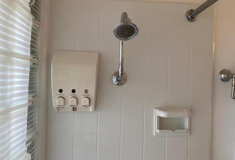 带大床的标准间, Tillicum Beach Motel   Formerly Deane S Oceanfront Lodge