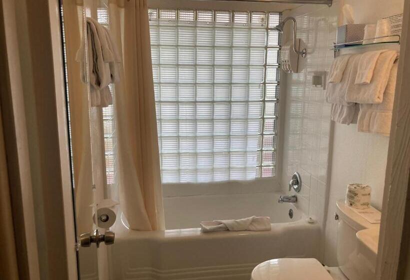 家庭套房, Tillicum Beach Motel   Formerly Deane S Oceanfront Lodge