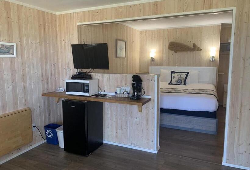 带大床的套房, Tillicum Beach Motel   Formerly Deane S Oceanfront Lodge