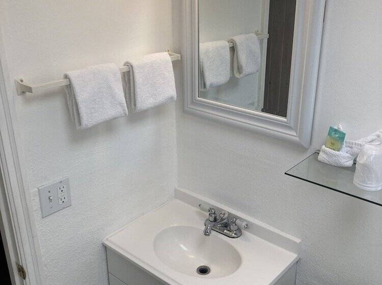 海景套房, Tillicum Beach Motel   Formerly Deane S Oceanfront Lodge