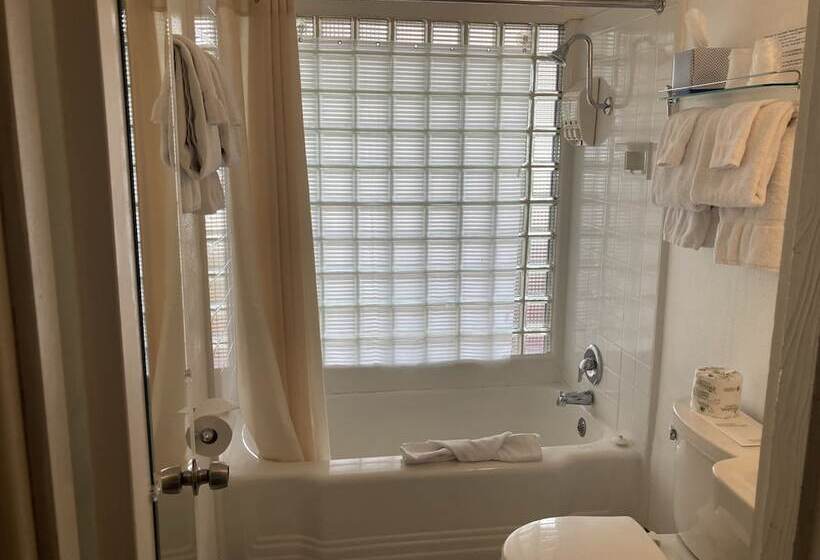 海景套房, Tillicum Beach Motel   Formerly Deane S Oceanfront Lodge