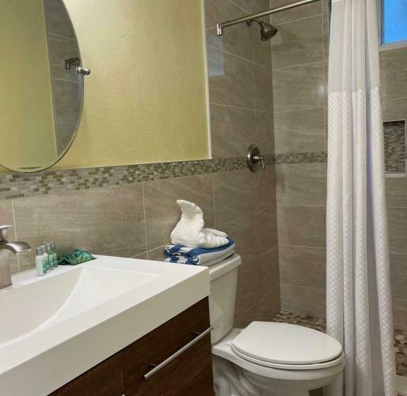 חדר בסיסי, Bay Harbor Lodge