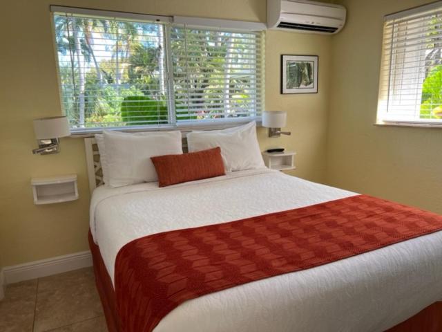 غرفة قياسية مطلّة علي البحر, Bay Harbor Lodge