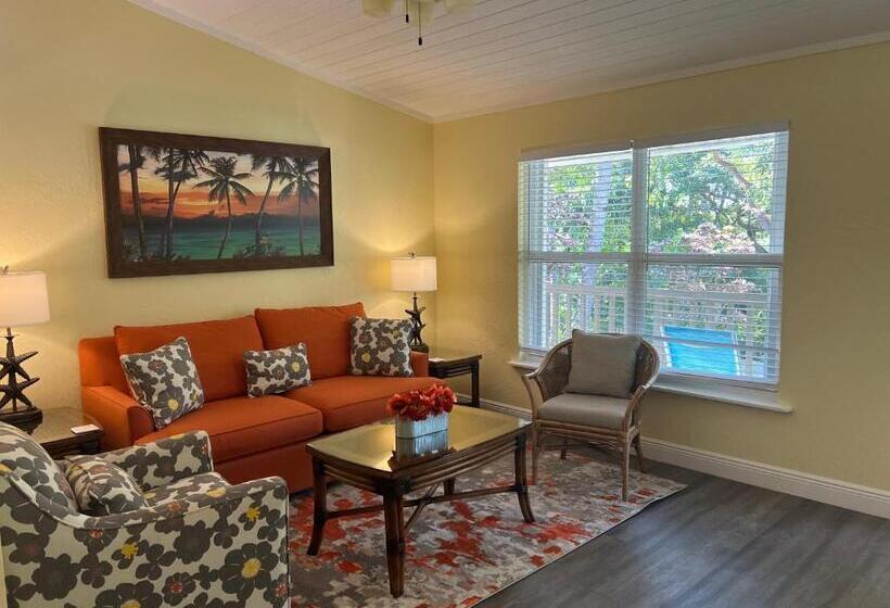 جناح جونيور, Bay Harbor Lodge