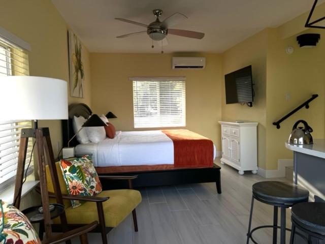 Люкс, Bay Harbor Lodge