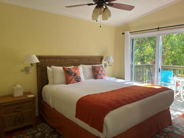 Полулюкс, Bay Harbor Lodge