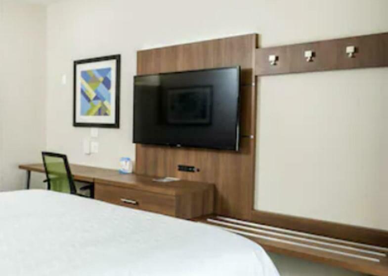 스탠다드 룸, Holiday Inn Express & Suites   Lake Forest, An Ihg