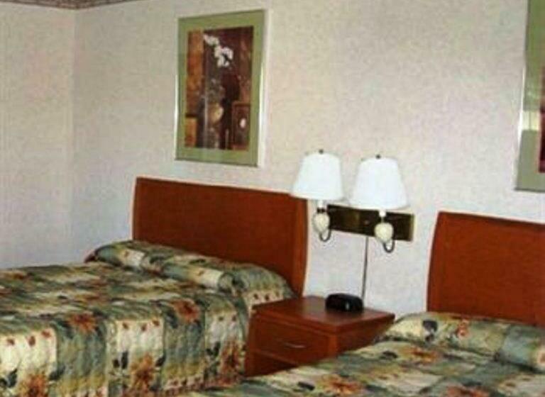 غرفه قياسيه سريرين مزدوجين, Country Inn