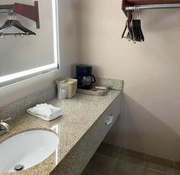 キングサイズベッドのスタンダードルーム, Pinetree Inn