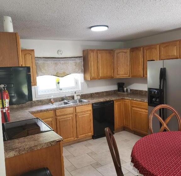 キャビン, Pinetree Inn