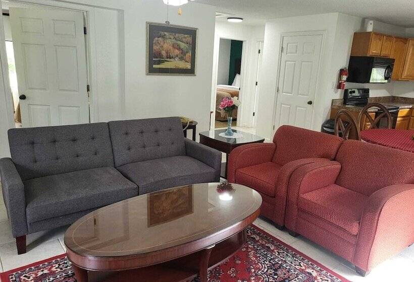 キャビン, Pinetree Inn