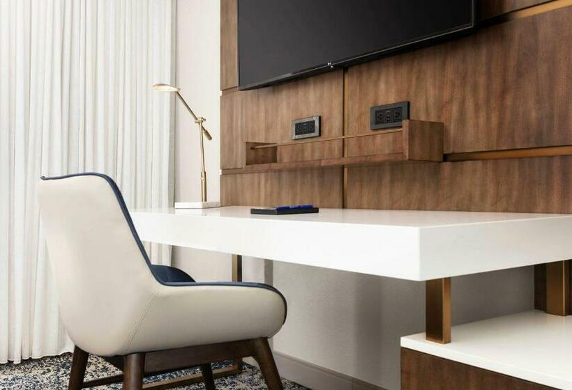 キングサイズベッドのスイートルーム, Delta Hotels By Marriott Virginia Beach Waterfront