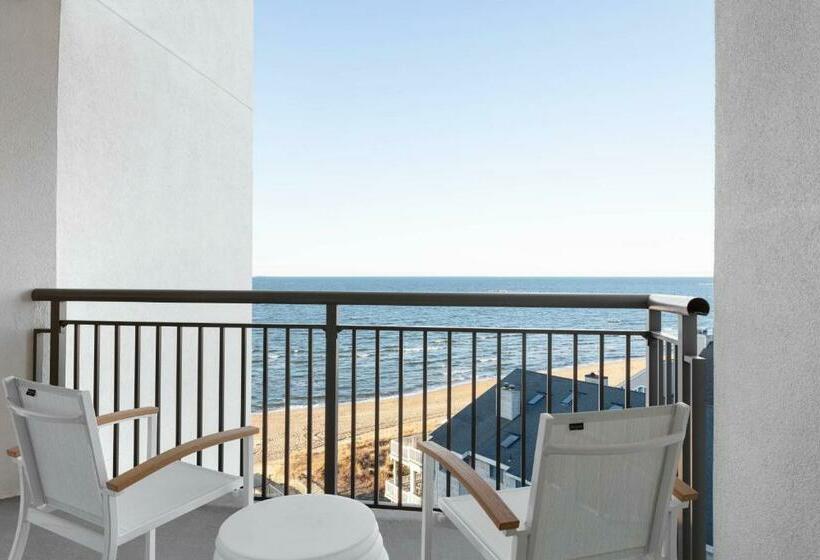 キングサイズベッドのスイートルーム, Delta Hotels By Marriott Virginia Beach Waterfront