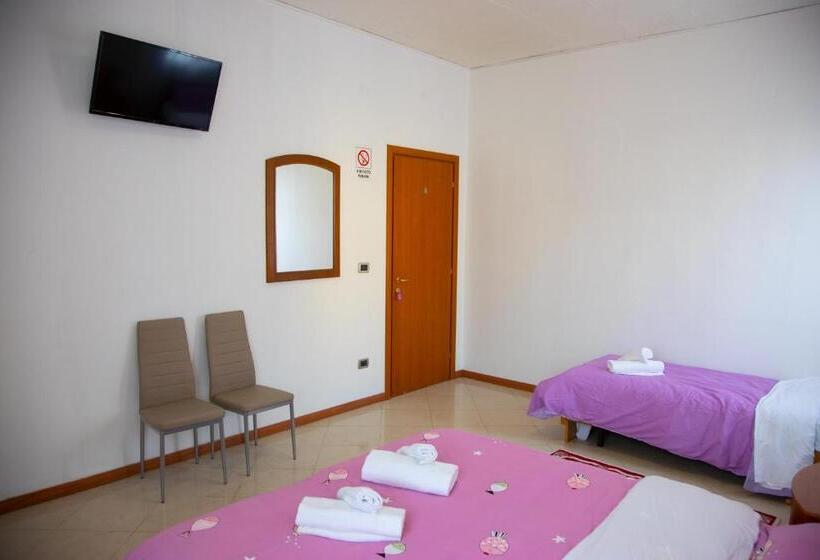 اتاق استاندارد سه تخته با سرویس بهداشتی مشترک, Bb Ca Venezia