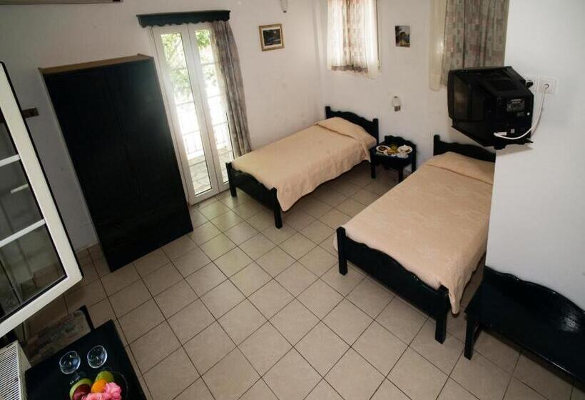 غرفة قياسية مطلّة علي الحديقة, Aiolos