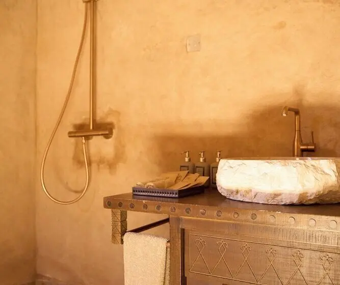 اتاق راحتی, Dar Tantora The House