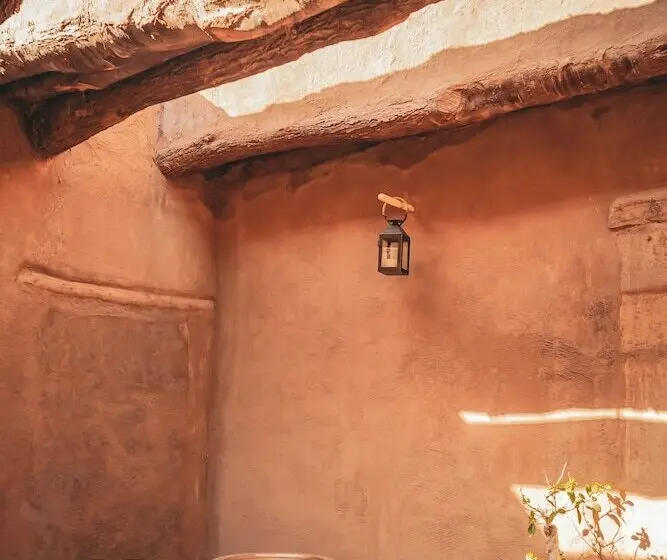 اتاق خانوادگی, Dar Tantora The House