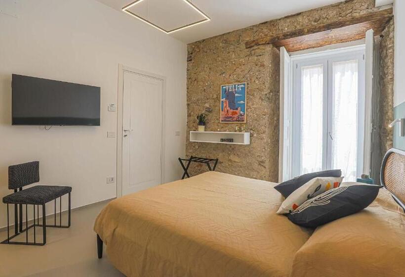 اتاق لوکس با بالکن, Desiderio Guest House