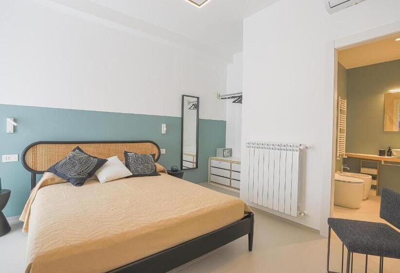اتاق لوکس با بالکن, Desiderio Guest House