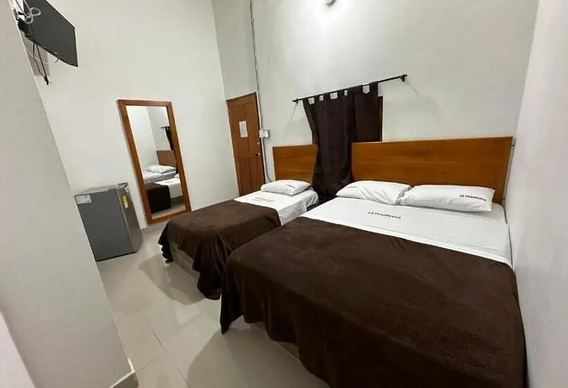 اتاق استاندارد سه نفره, La Plazoleta