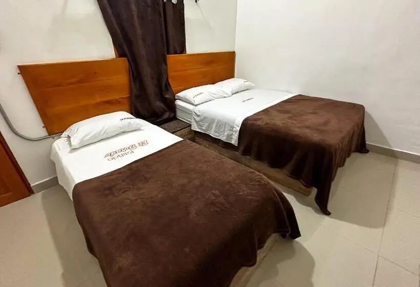 اتاق استاندارد سه نفره, La Plazoleta