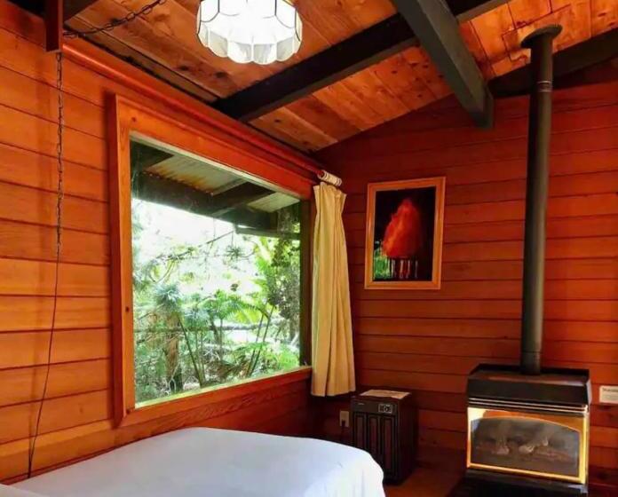 高级工作室, The Pacifica Inn