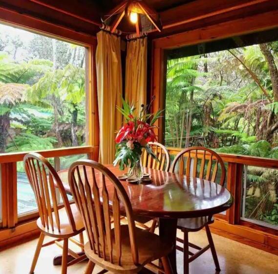 高级工作室, The Pacifica Inn