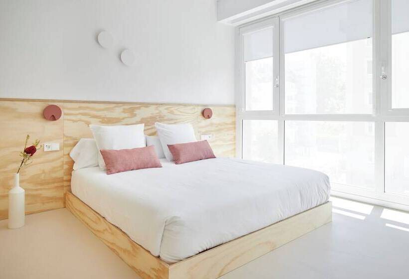 استودیوی لوکس, Feelfree Stays Antiguo