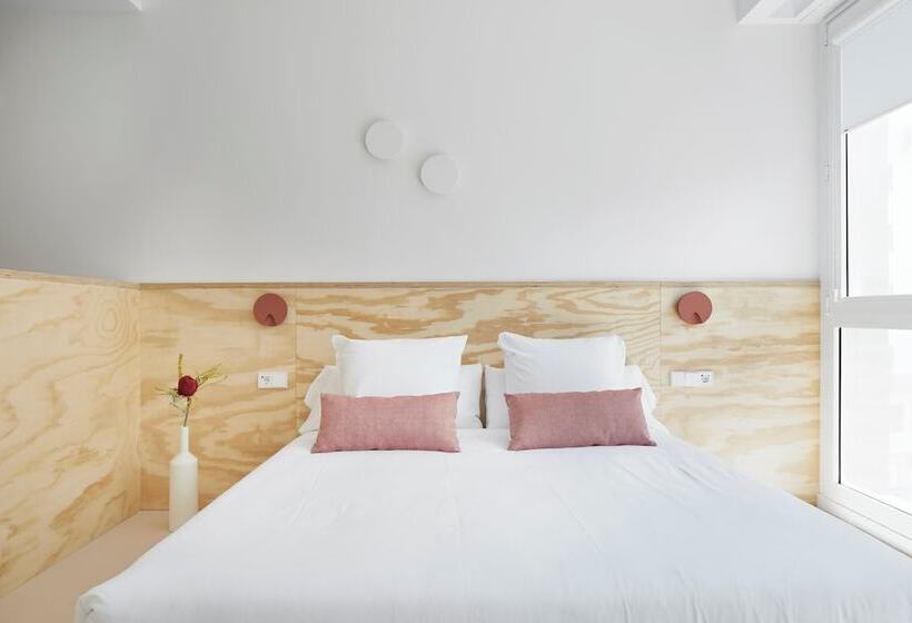 استودیوی لوکس, Feelfree Stays Antiguo